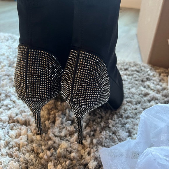 Lauren Lorraine Black Heeled Boots - Picture 2 of 2